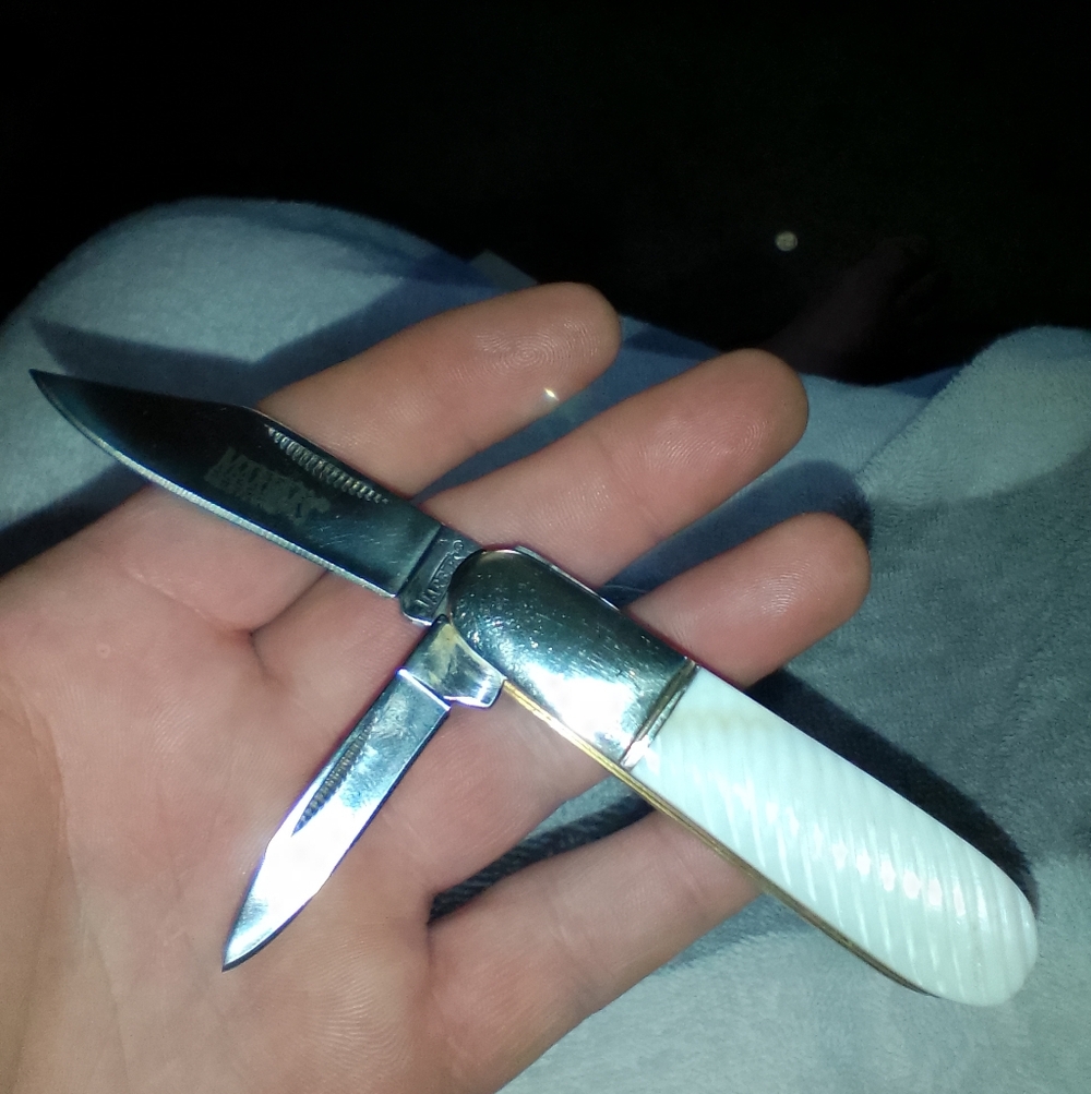 Elegant MarblesPocket Knife with Silver and White Handle Never Used